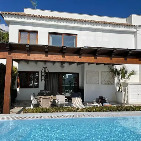 Lägenhet Luxurious And Light 3 Bedroom Penthouse Estepona